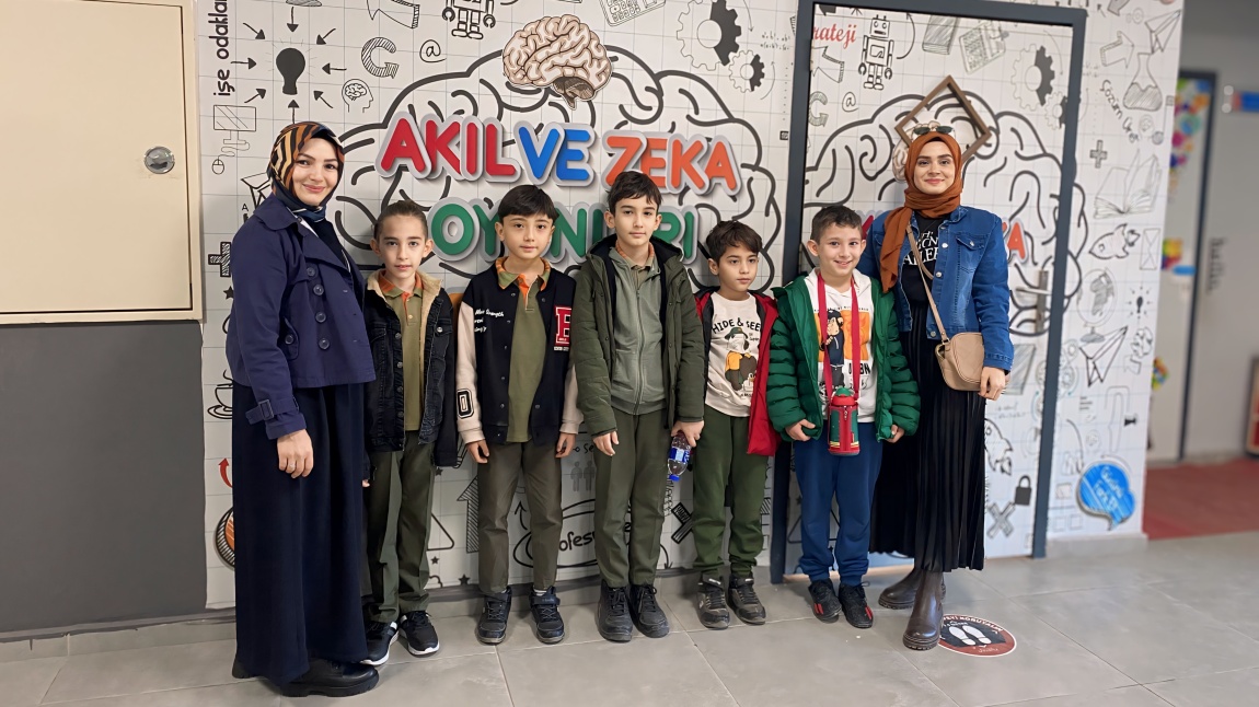 Türkiye Akıl ve Zeka oyunları ilçe turnuvasında okulumuzu temsil eden ve ilçe turnuvasında dereceye giren öğrencilerimizi tebrik ediyoruz.